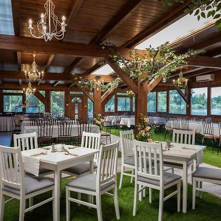 Eden Lounge Restaurant & Pension Veresegyhaz Luaran gambar