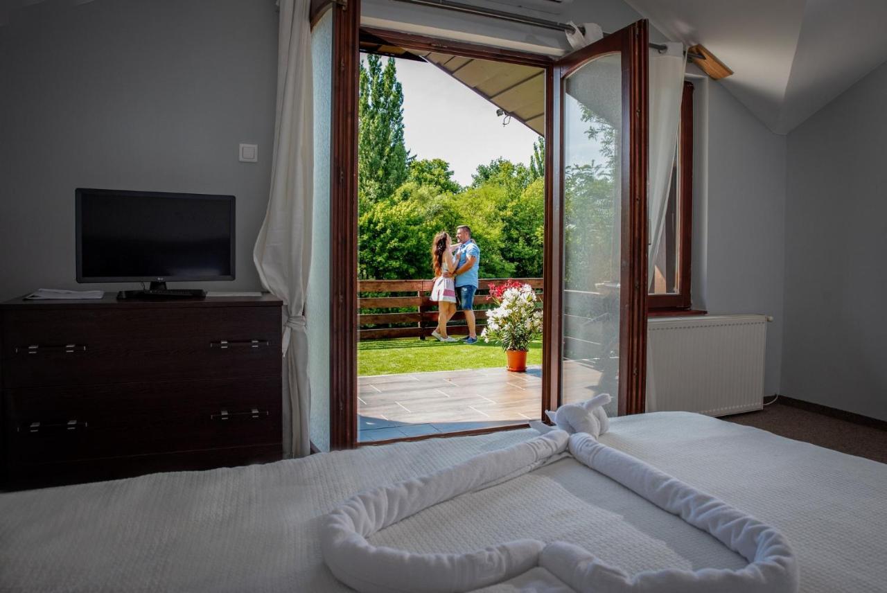Eden Lounge Restaurant & Pension Veresegyhaz Luaran gambar