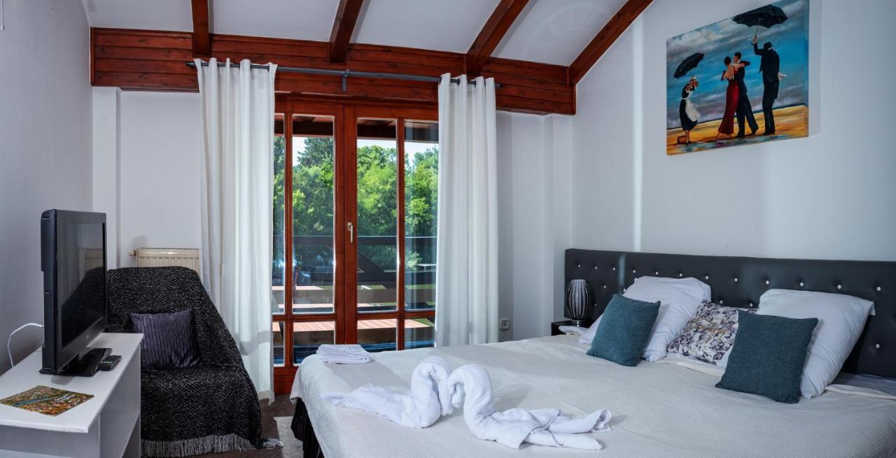 Eden Lounge Restaurant & Pension Veresegyhaz Luaran gambar