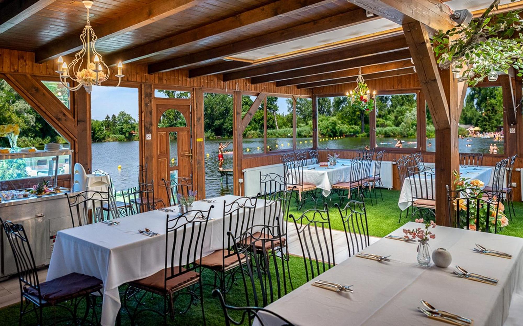 Eden Lounge Restaurant & Pension Veresegyhaz Luaran gambar