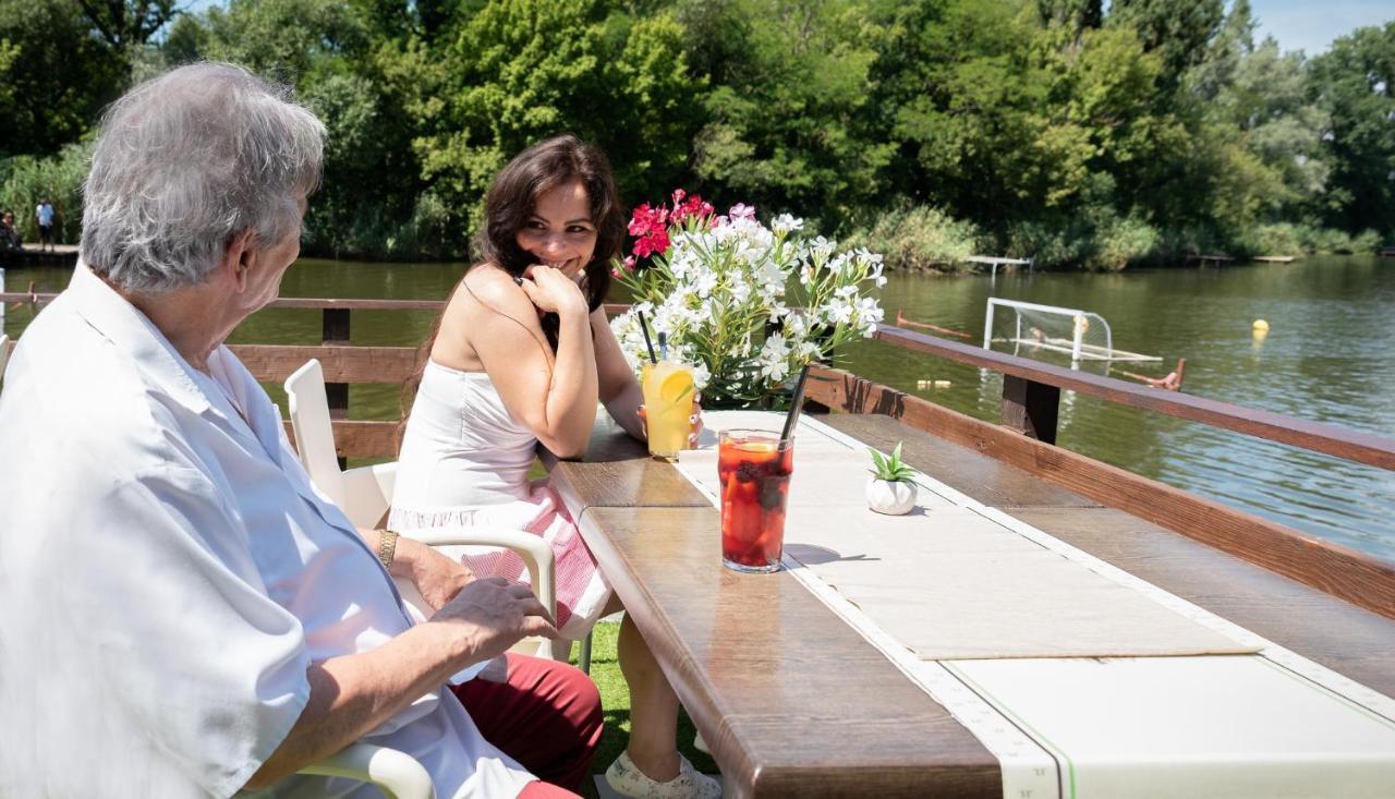 Eden Lounge Restaurant & Pension Veresegyhaz Luaran gambar