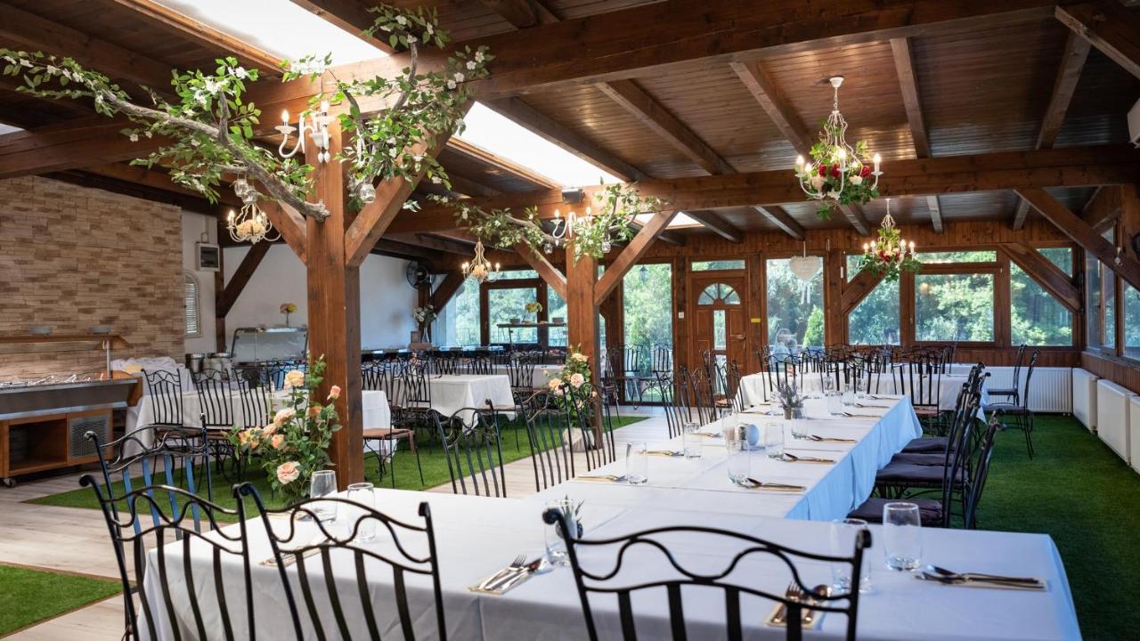 Eden Lounge Restaurant & Pension Veresegyhaz Luaran gambar