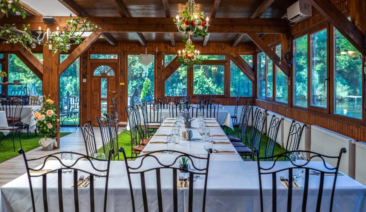 Eden Lounge Restaurant & Pension Veresegyhaz Luaran gambar