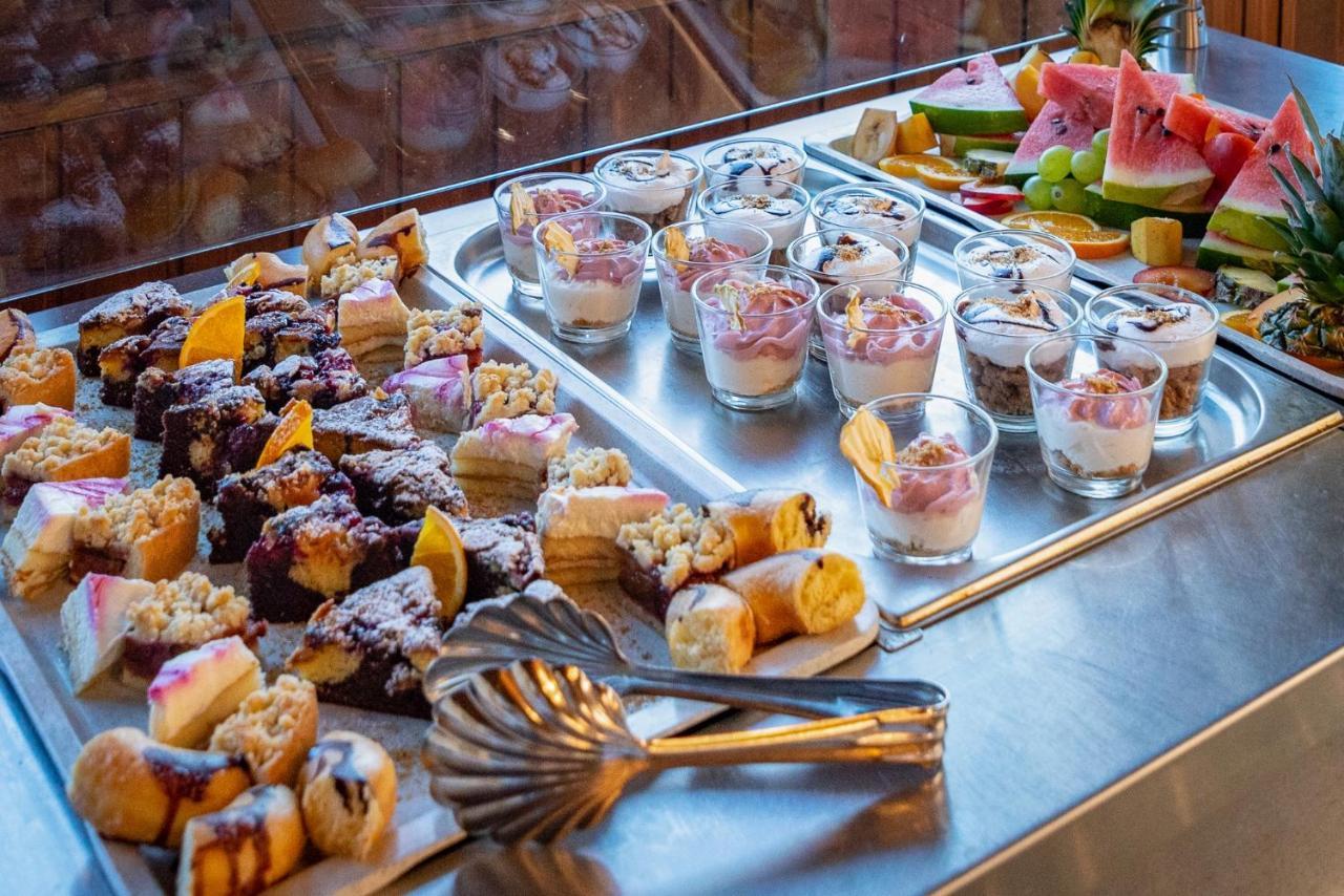 Eden Lounge Restaurant & Pension Veresegyhaz Luaran gambar