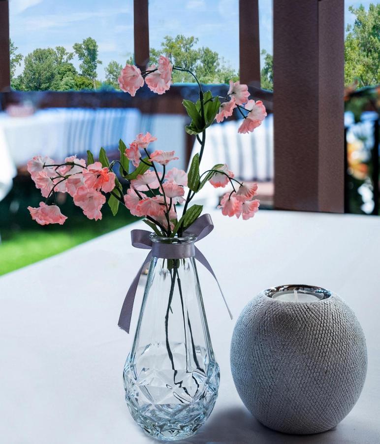 Eden Lounge Restaurant & Pension Veresegyhaz Luaran gambar